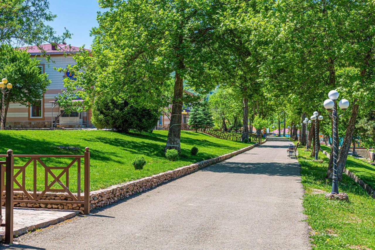 Лайнер Горный Курортный Комплекс Layner В Чимгане Buitenkant foto